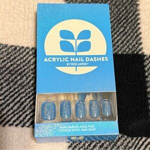 Red Aspen Nail Dashes